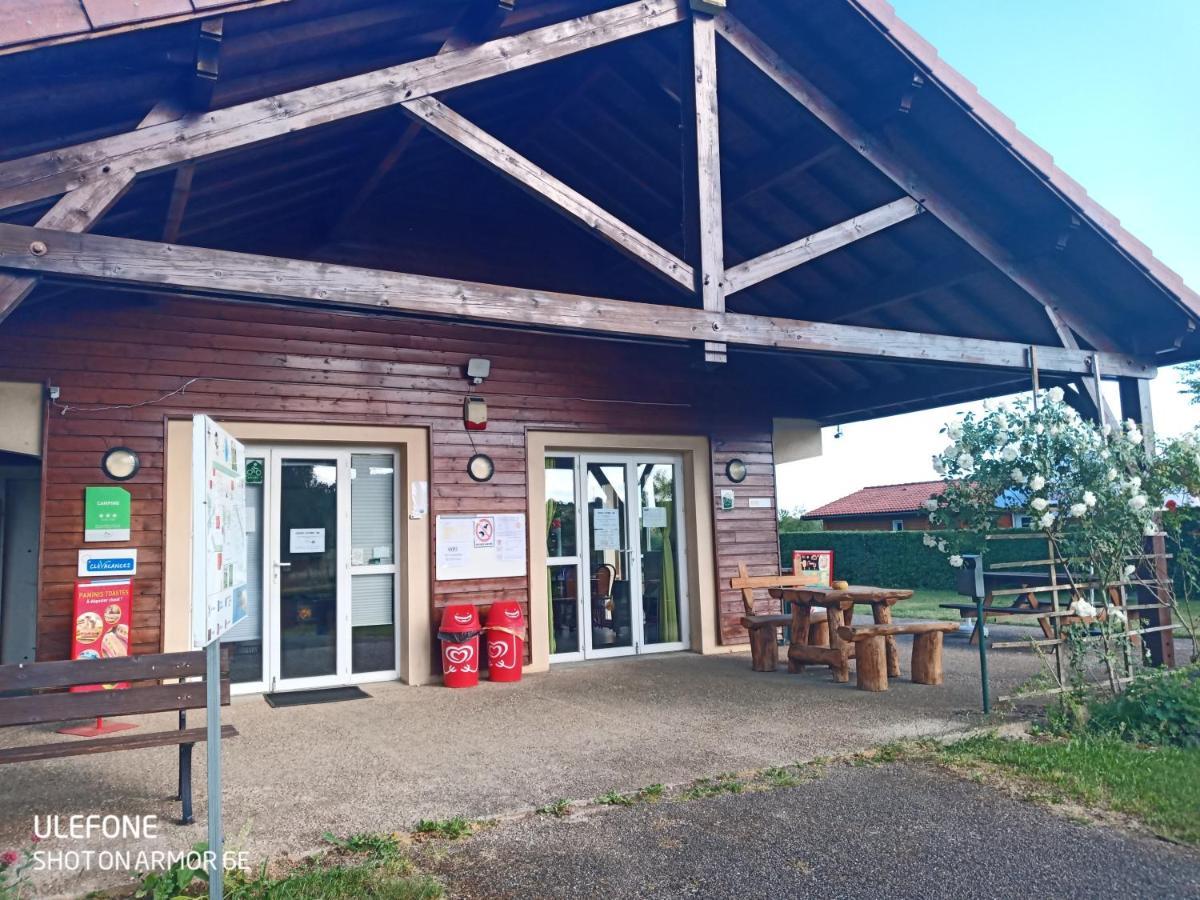 Camping Les Hirondelles Bourg-Sainte-Marie Екстер'єр фото
