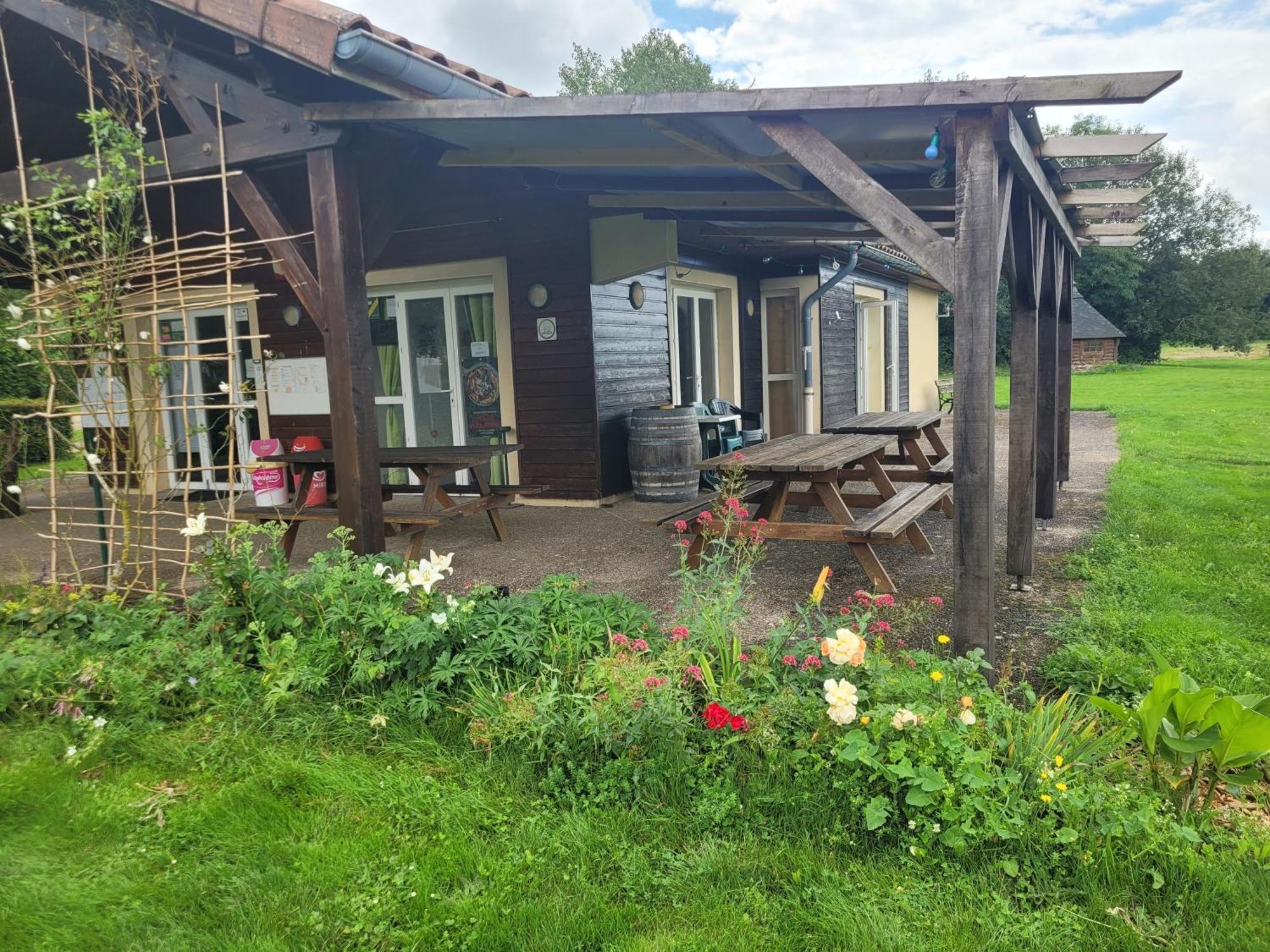 Camping Les Hirondelles Bourg-Sainte-Marie Екстер'єр фото